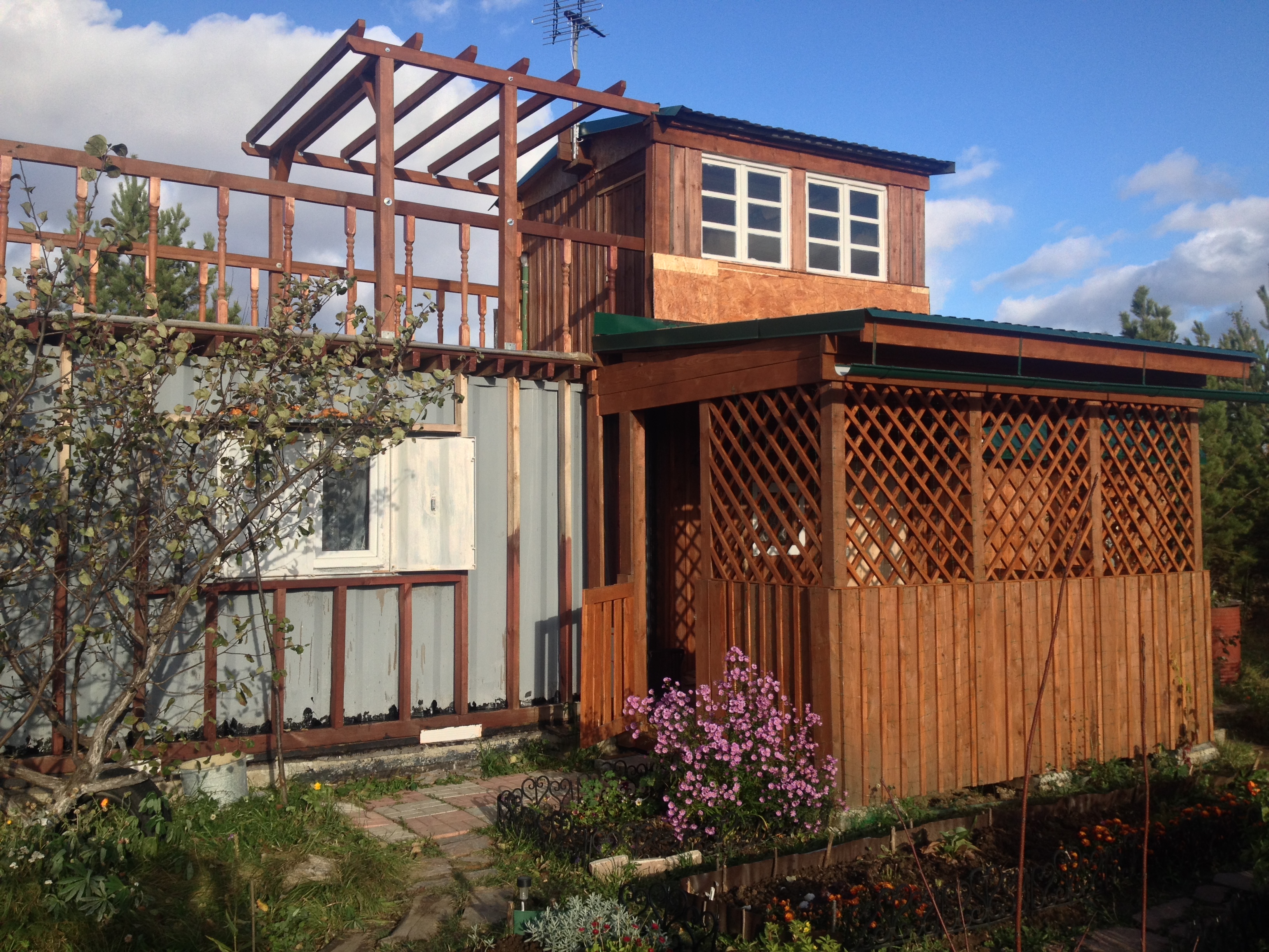 House from the container in the garden